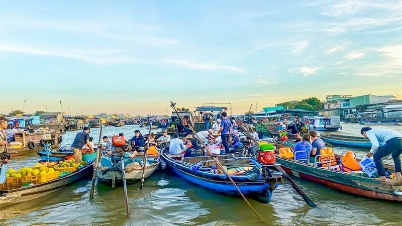 <strong>Délectez-vous au marché flottant de Cai Rang pendant votre aventure au Vietnam</strong>